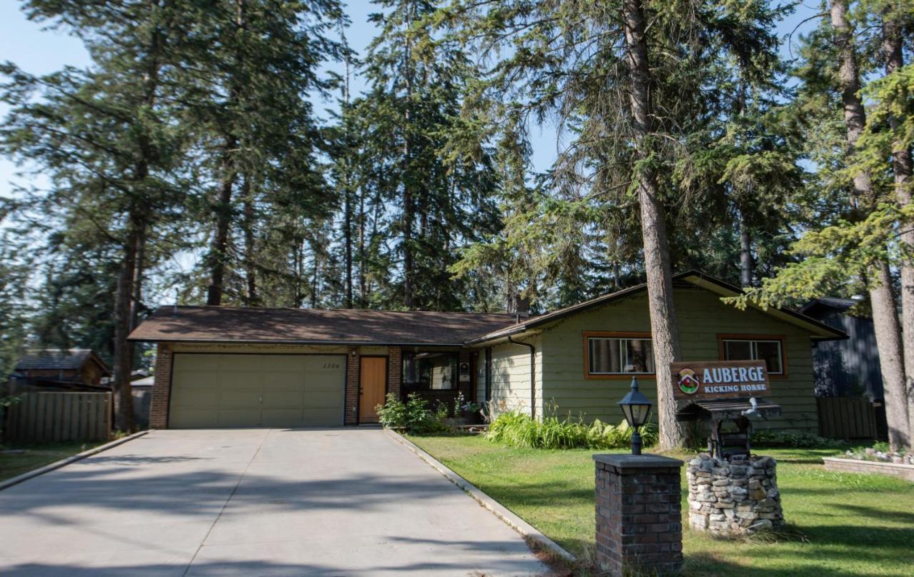 Auberge Kicking Horse Guest House Golden Exterior photo