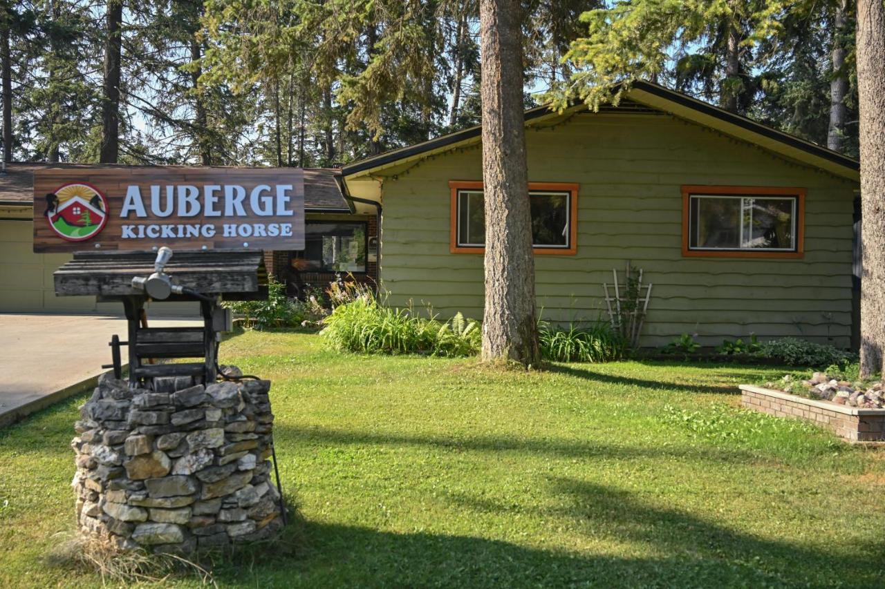 Auberge Kicking Horse Guest House Golden Exterior photo