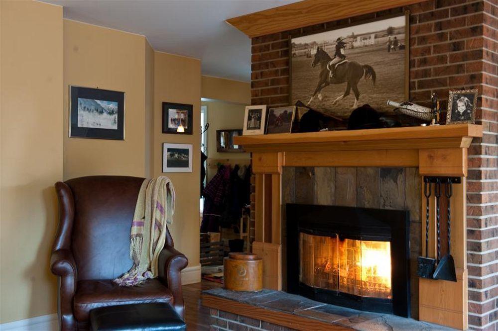 Auberge Kicking Horse Guest House Golden Exterior photo